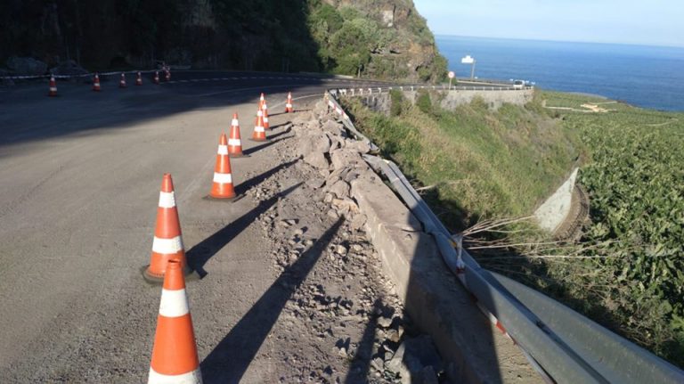 La TF-42 se mantendrá cerrada por riesgo de desprendimientos