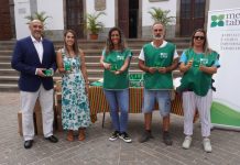 Garachico distribuye 2.500 ceniceros portátiles en la romería de San Roque para concienciar el desecho de las colillas