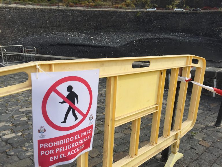 El Ayuntamiento prohíbe el acceso a las zonas de baño
