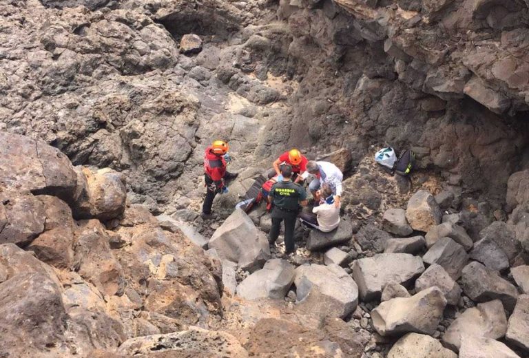 Rescatado un pescador tras una caída en Punta de Teno