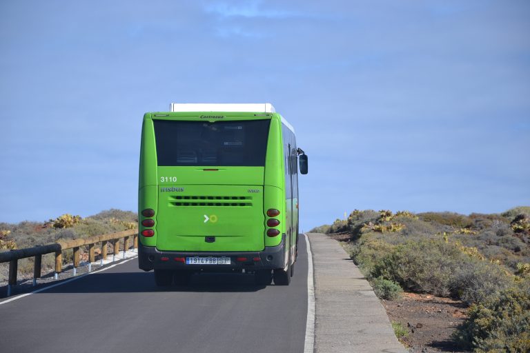 Titsa refuerza la línea hacia Punta de Teno por el horario de verano