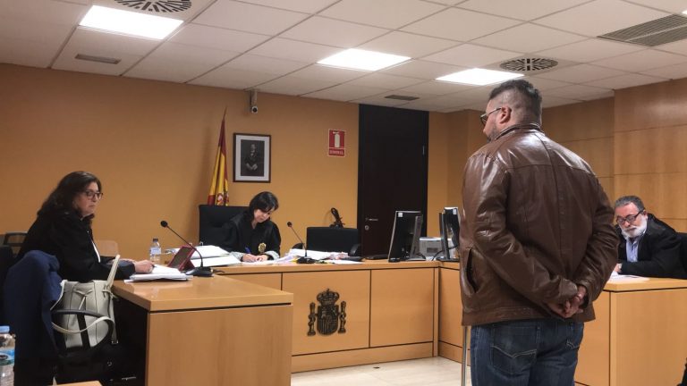 La Audiencia Provincial absuelve a Santiago Martín por el suministro de agua