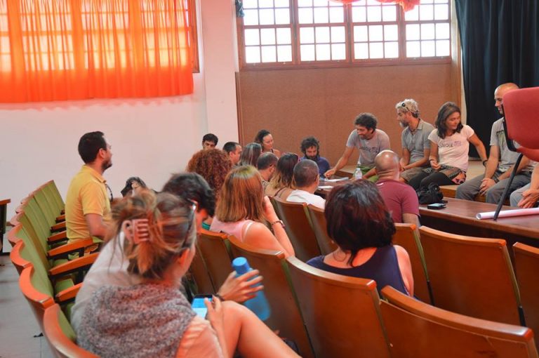 Asociaciones ecologistas debaten sobre el control del rabo de gato