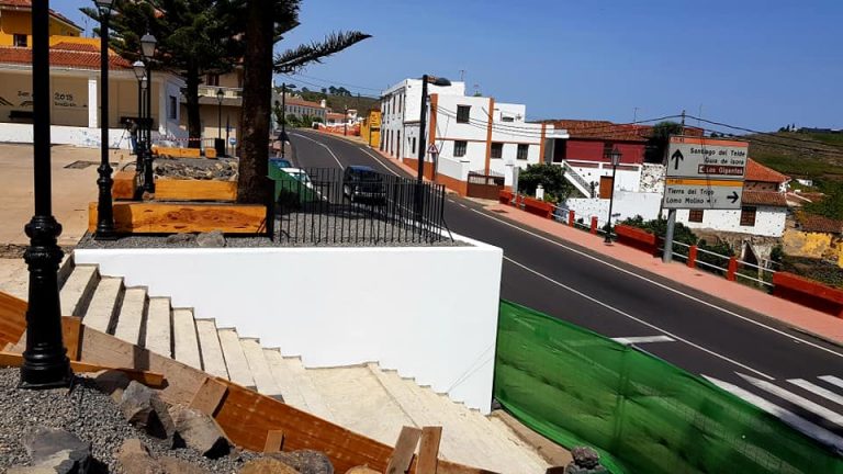 La plaza del Cristo del Calvario estará terminada después de las fiestas