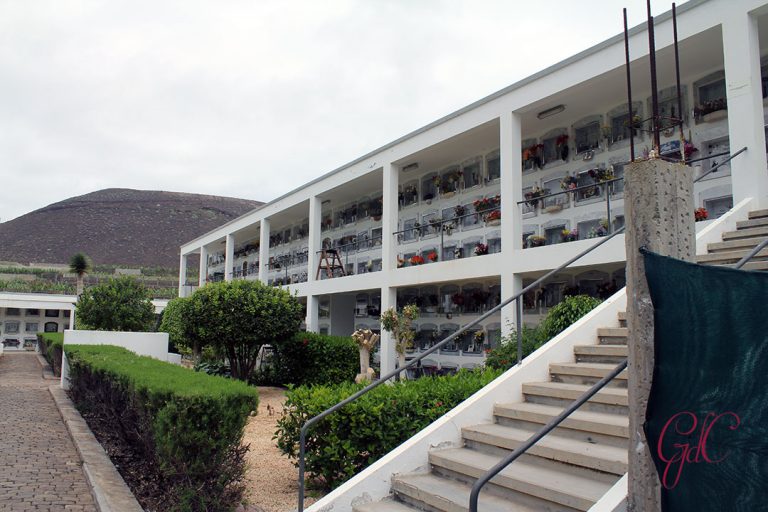 La Delegación del Gobierno recula y permite la apertura de los cementerios