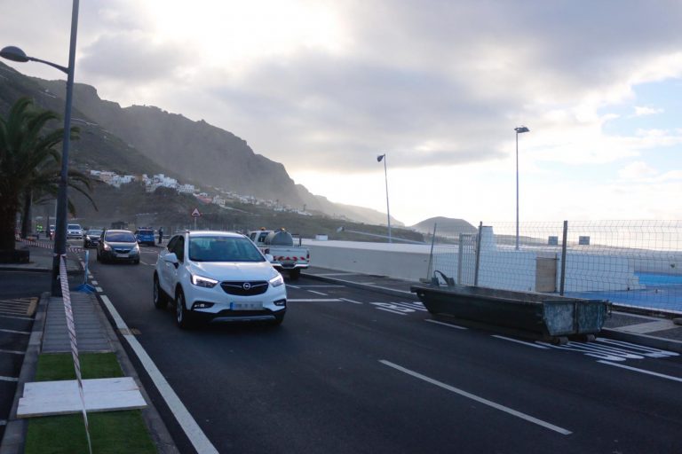 Garachico reabre la avenida 48 horas después