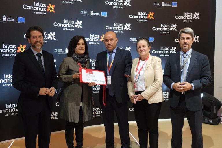 El Cardón recoge en FITUR el premio al mejor producto de Turismo Activo