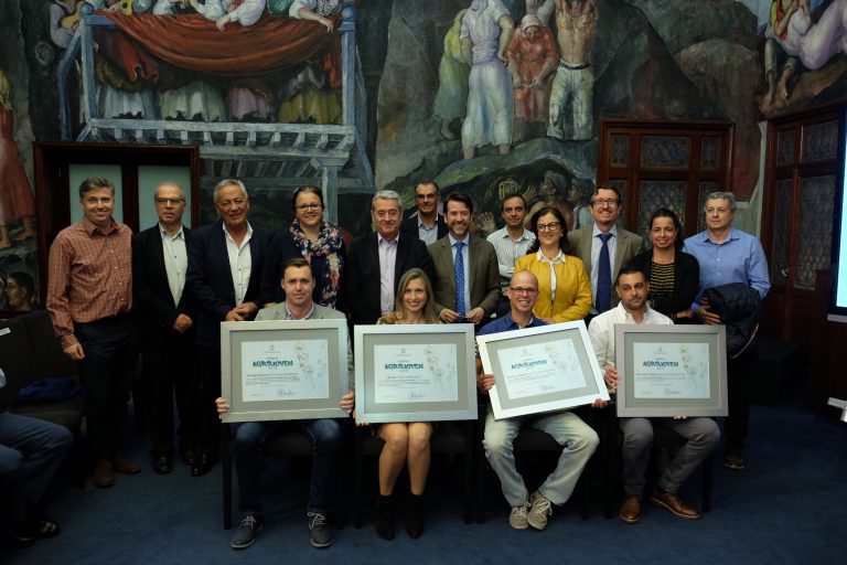 El Cabildo premia a dos fincas de la comarca por su iniciativa empresarial