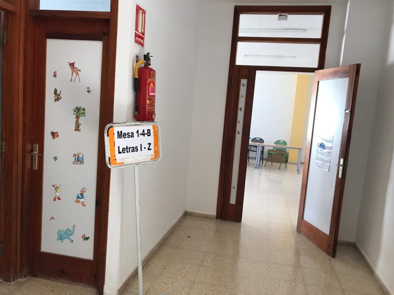 13.00 h: la participación cae 3,63 puntos respecto a abril