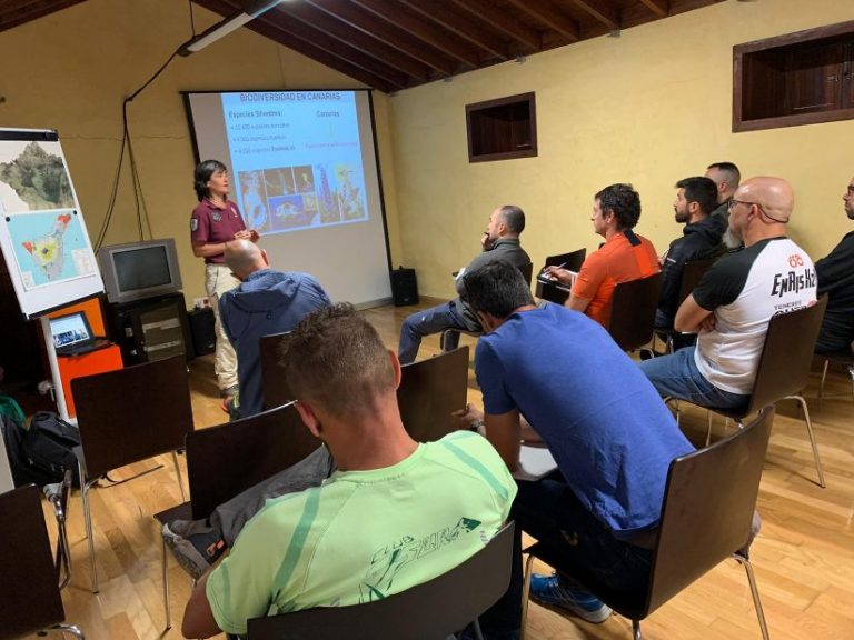 El Cabildo forma a alumnos de FP sobre las peculiaridades de los barrancos de Teno