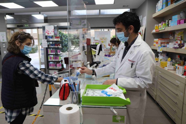 Cómo utilizar una mascarilla quirúrgica