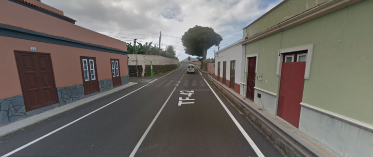Nueva colisión entre dos vehículos en el cruce de la barrera de La Caleta de Interián