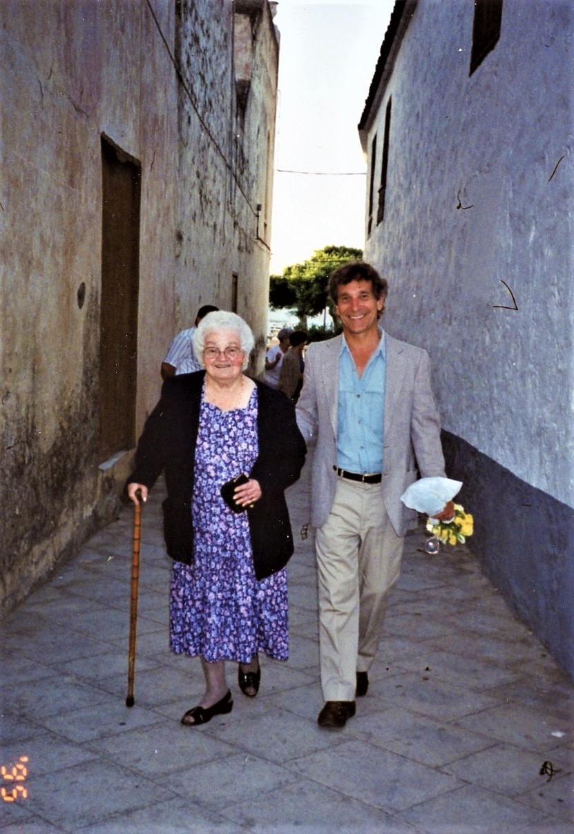 Ronald Mackay con Doña Lutgarda en 1995